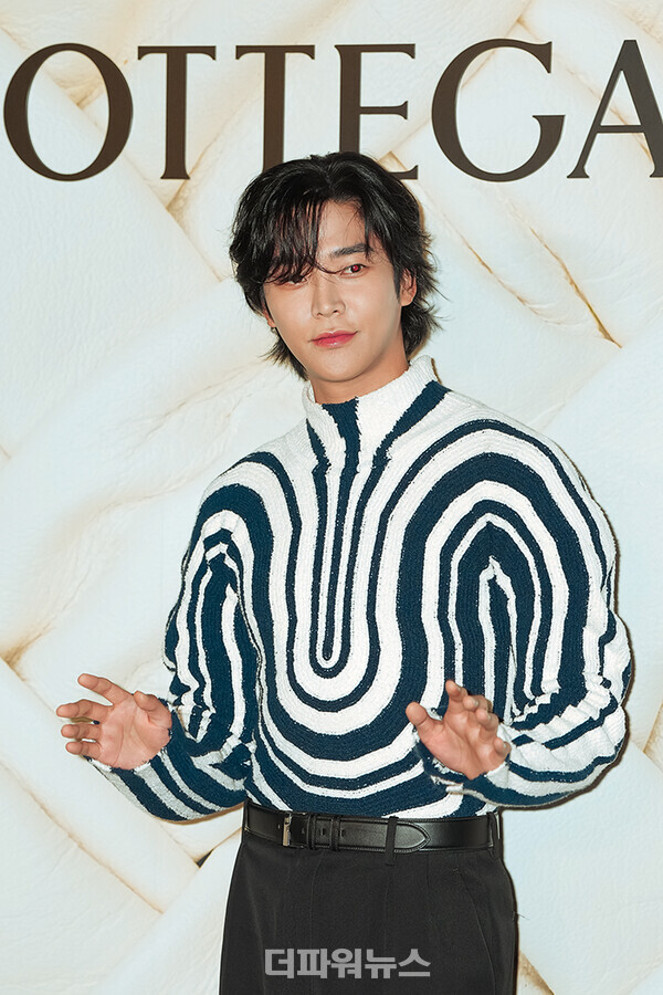 로운,포토월행사