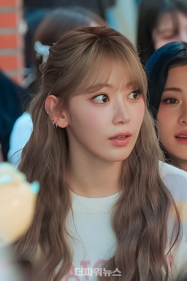 르세라핌사쿠라,포토월행사