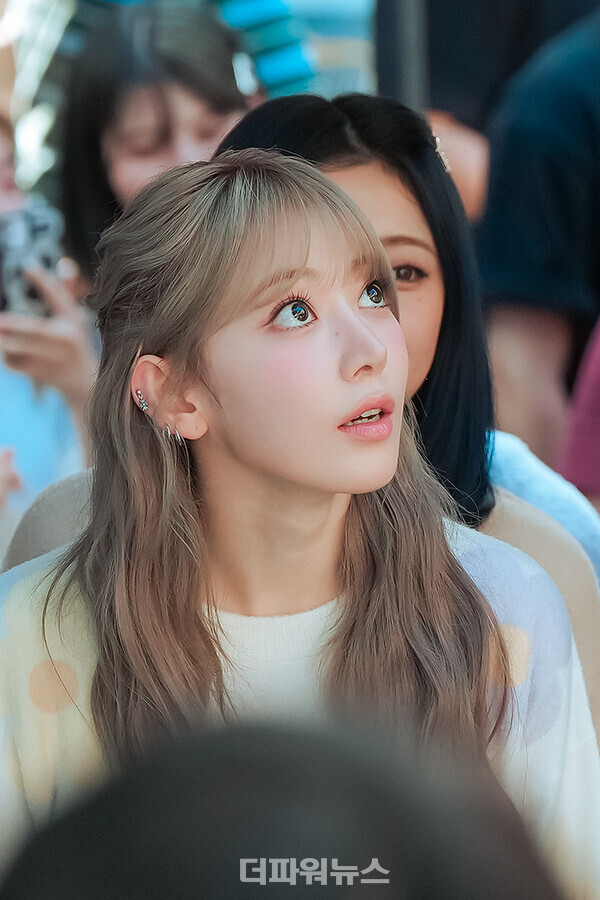 르세라핌사쿠라,포토월행사