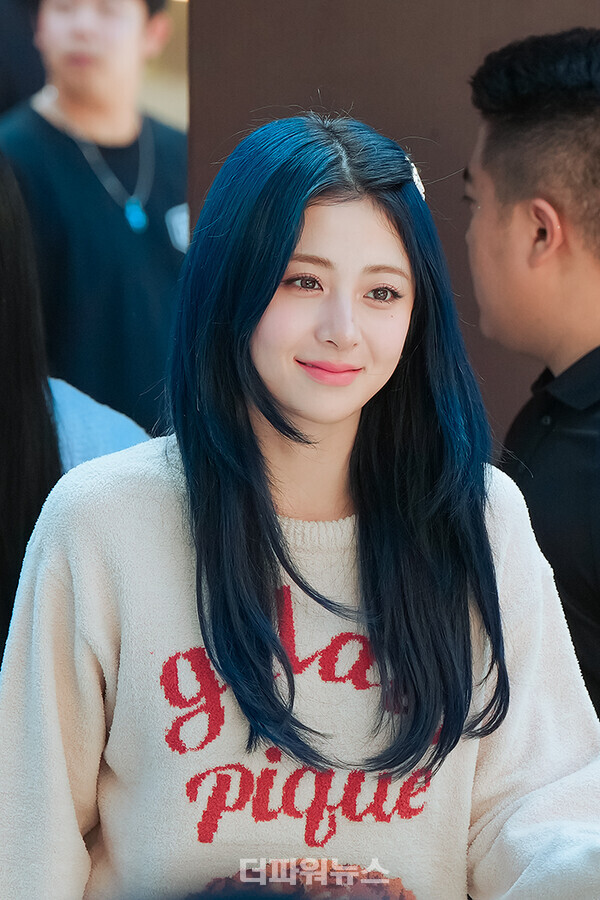 르세라핌허윤진,포토월행사