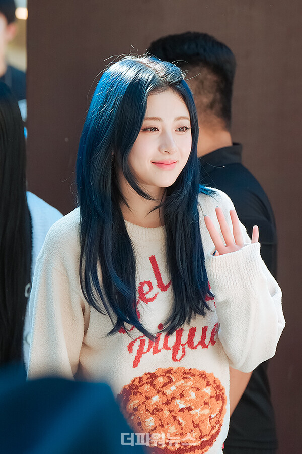 르세라핌허윤진,포토월행사