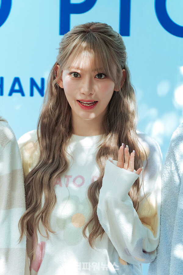 르세라핌사쿠라,포토월행사