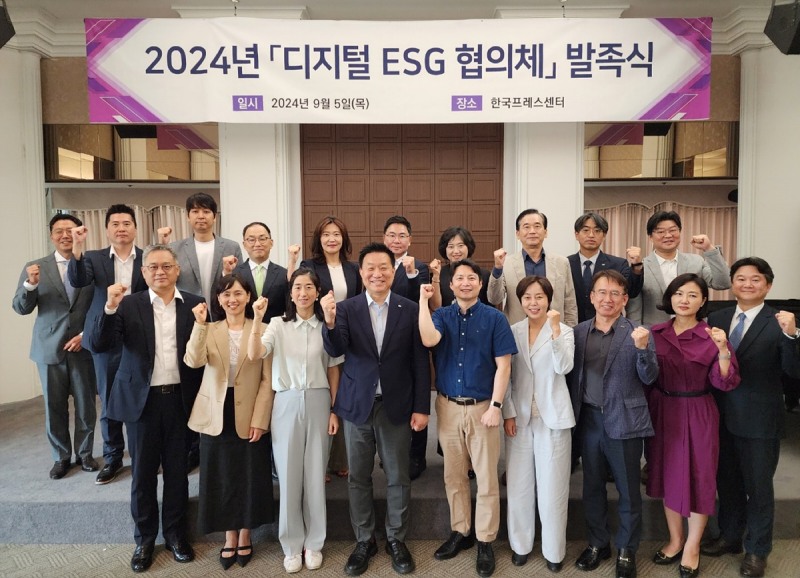코레일이 5일 한국프레스센터에서 한국지능정보원(NIA)과 ‘디지털 ESG 협의체’ 발족식을 가졌다.(사진=코레일)