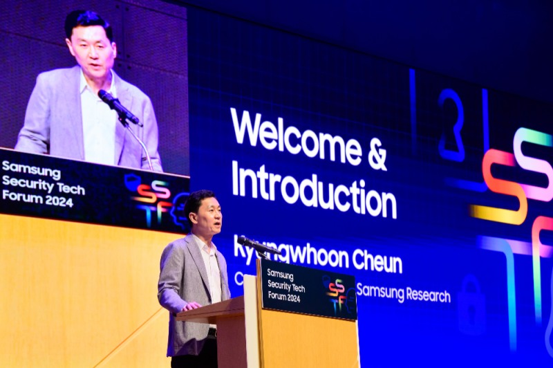 10일 삼성전자 서울 R&D캠퍼스에서 개최된 '제8회 삼성 보안 기술 포럼'에서 삼성전자 DX부문 CTO겸 삼성리서치장 전경훈 사장이 환영사를 하고 있다.  사진=삼성전자