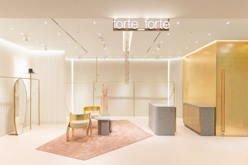 LF 포르테포르테, 첫번째 단독 매장 오픈