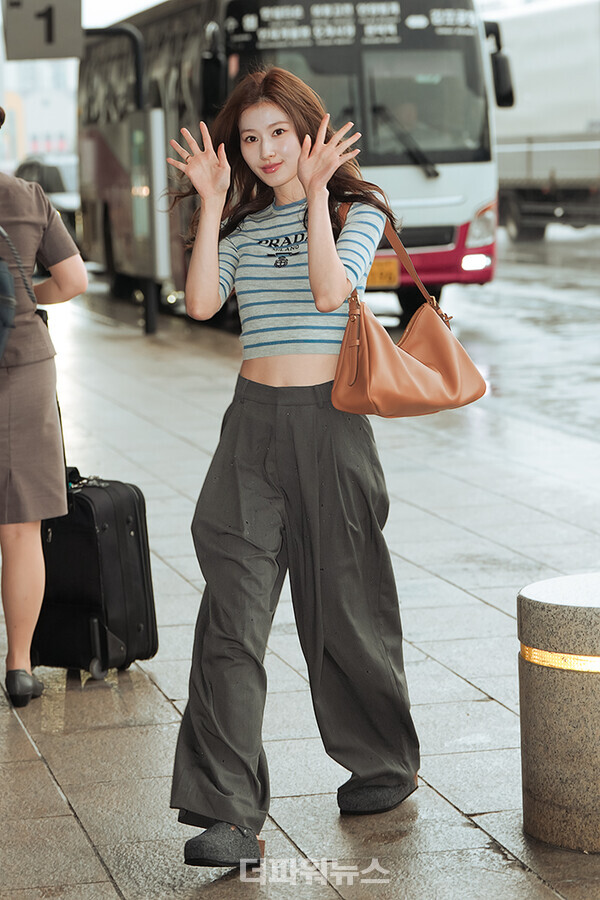 트와이스사나,김포국제공항출국