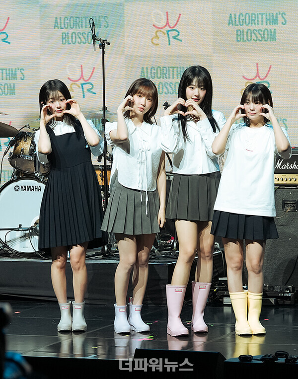 QWER,'알고리즘스블러썸(Algorithm'sBlossom)'발매기념쇼케이스