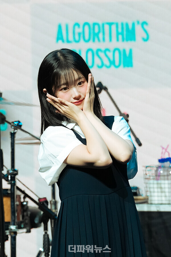 QWER쵸단,'알고리즘스블러썸(Algorithm'sBlossom)'발매기념쇼케이스