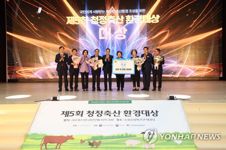 김선교 (오른쪽 두번째) 국회의원 (사진=연합뉴스)