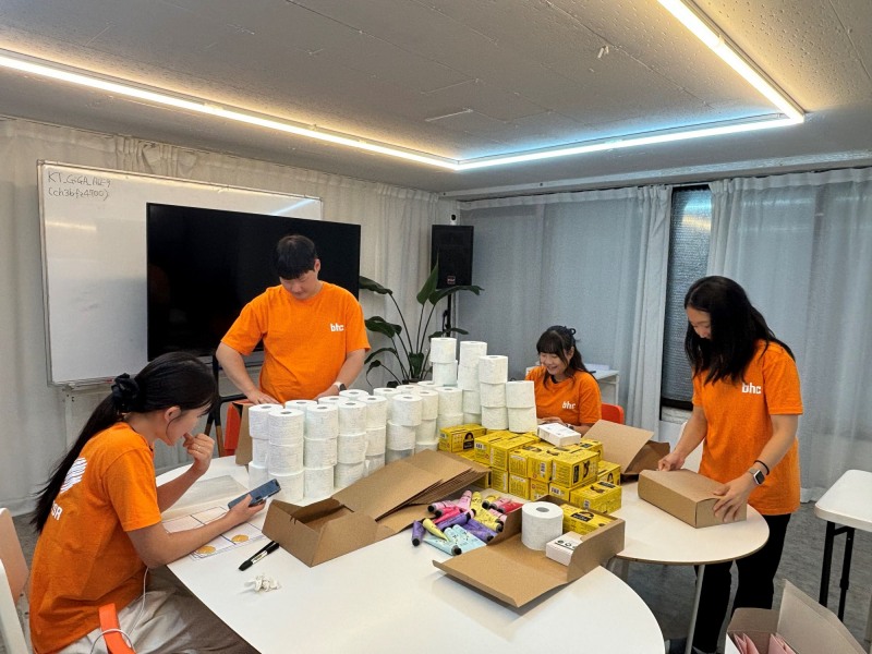 bhc 치킨 대학생 봉사단, 사랑의 물품 전달