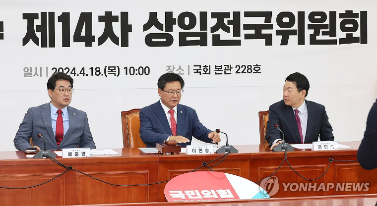 이헌승 (가운데) 국회의원 (사진=연합뉴스)