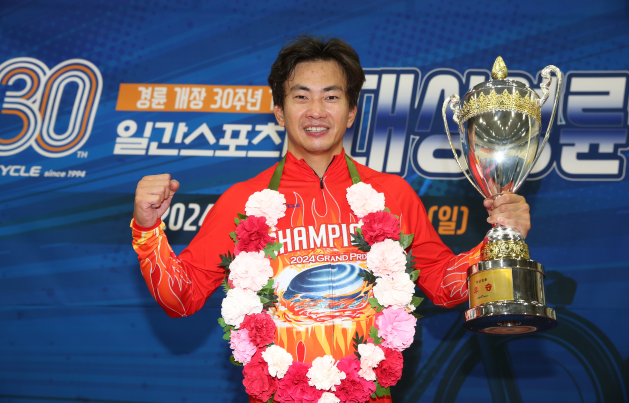 지난 13일, 광명스피돔에서 열린 경륜개장 30주년 기념 대상 경륜에서 정종진이 우승을 차지했다.(사진=국민체육진흥공단)