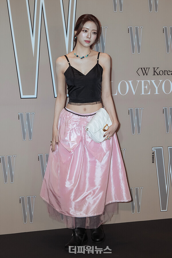 있지유나,WKorea자선행사