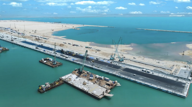 대우건설 이라크 알포신항만현장 안벽공사 전경.(사진=대우건설)