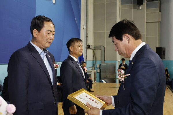 ▲장종민임실군의회의장이대한민국지방의정봉사상을수상했다.(사진=임실군의회)