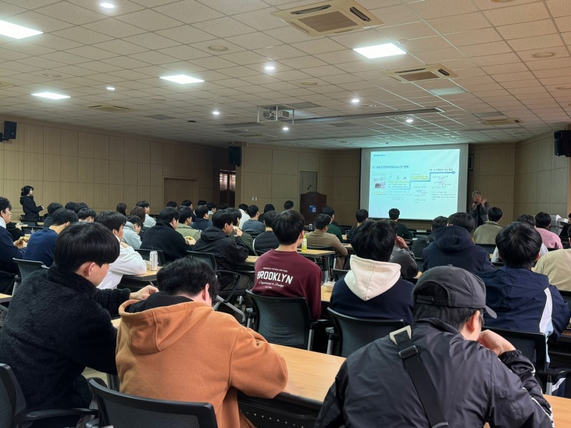 강영구 본부장이 관리원에 대해 소개중인 모습.(사진= 국토안전관리원)