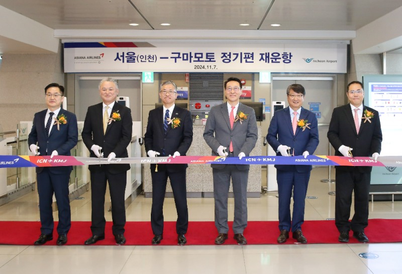 인천-구마모토 재운항 기념식 커팅식.(사진=아시아나항공)