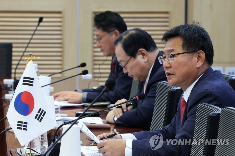 국힘 이헌승 (오른쪽) 국회의원 (사진=연합뉴스)