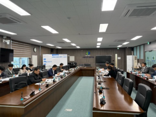 본사 인재교육관에서 소위원회가 진행중인 모습.(사진=국토안전관리원)