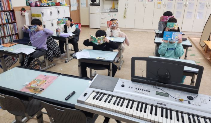 중원도서관에서 추진하는 ‘중원도서관×지역 서점’ 프로젝트가 시민들로부터 좋은 호응을 얻고 있다.