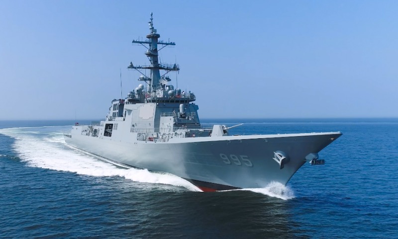 HD현대중공업이 건조해 해군에 인도한 차세대 이지스 구축함(KDX-III Batch-II) 1번함 정조대왕함의 시운전 모습.(사진=HD현대중공업)