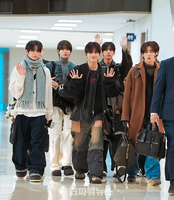 투어스,김포국제공항출국