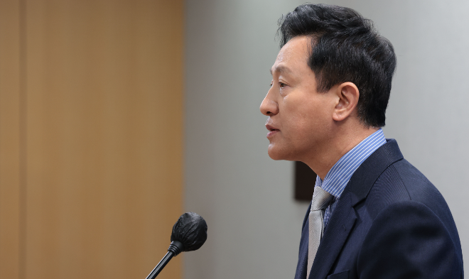 오세훈 서울시장이 4일 오후 서울시청 브리핑룸에서 비상계엄 선포 관련 입장 발표 기자회견을 하고 있다. 사진=연합뉴스