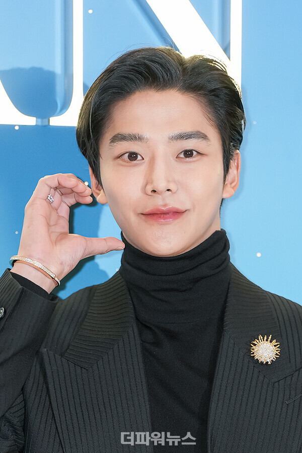 로운,포토월행사