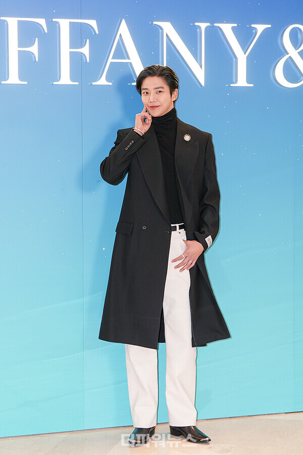 로운,포토월행사