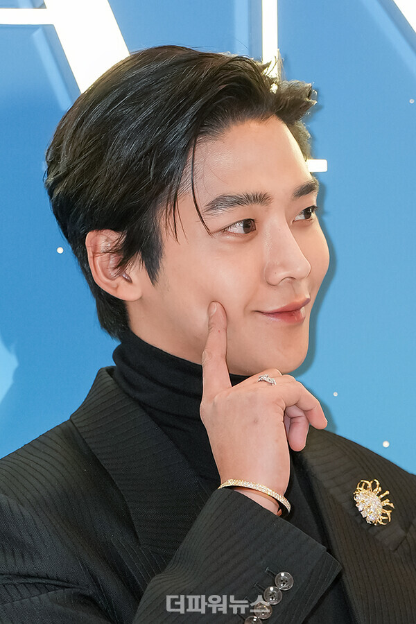 로운,포토월행사