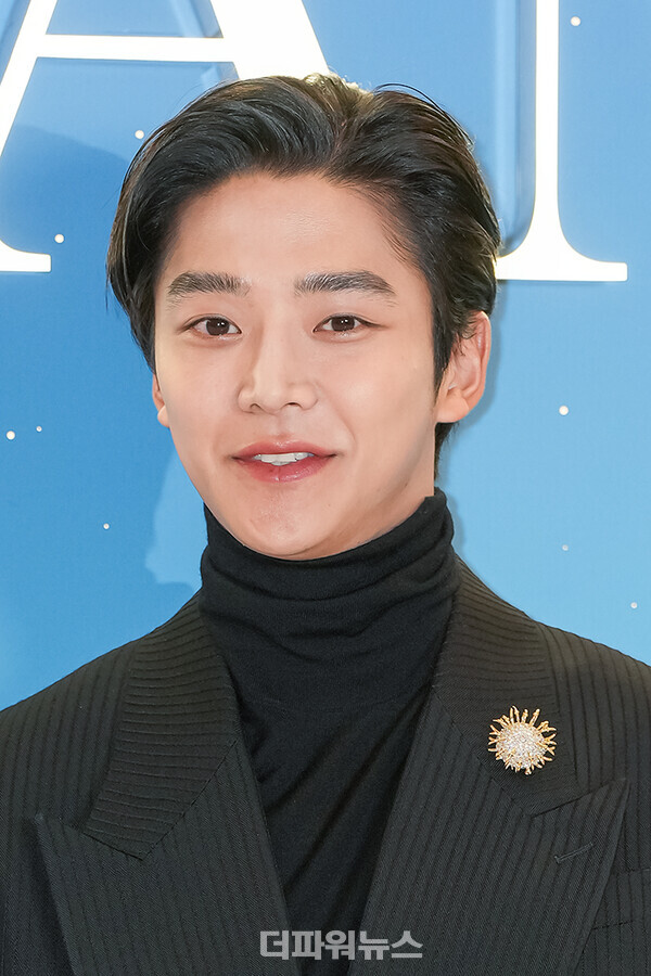 로운,포토월행사