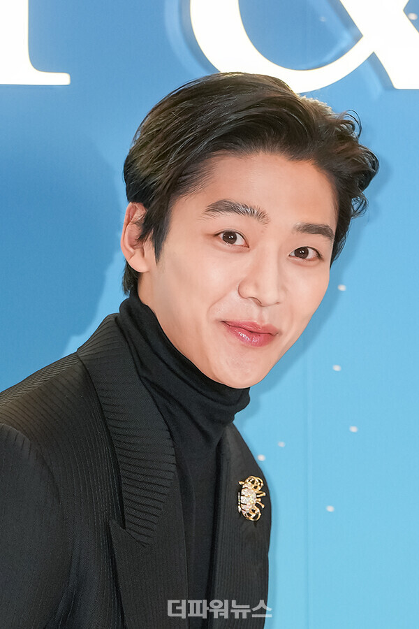 로운,포토월행사