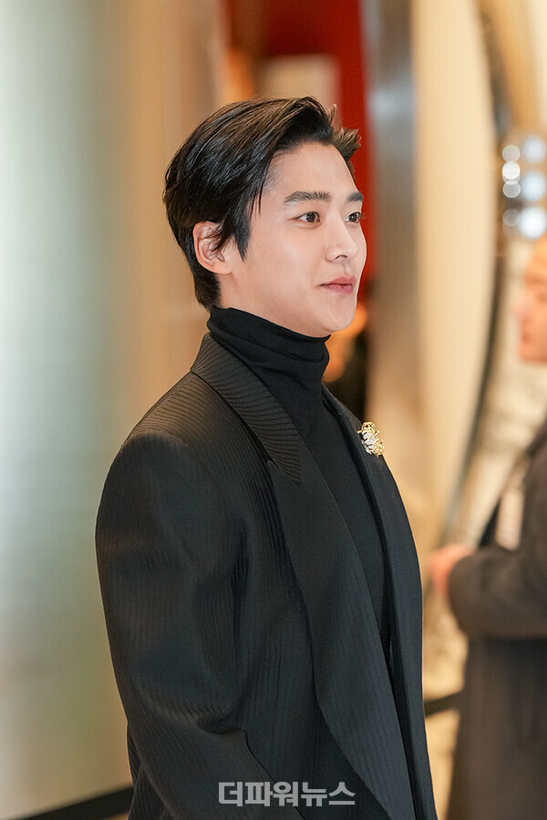 로운,포토월행사