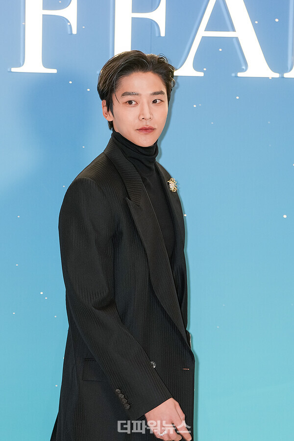 로운,포토월행사