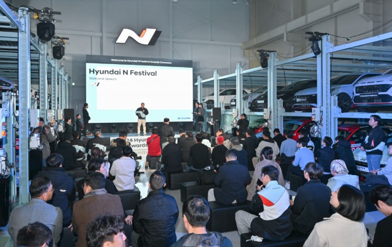 현대차 N브랜드매니지먼트 실장 박준우 상무가 개회사를 하고 있는 모습.(사진=현대자동차)