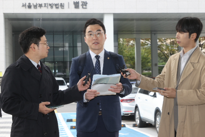 첫 공판 출석하는 김남국 전 의원.(사진=연합뉴스)