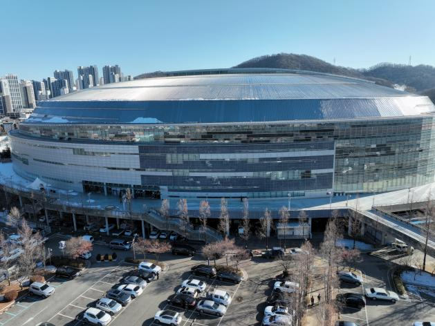 경륜경정총괄본부가 광명스피돔에 구축한 건물 일체형 태양광 발전설비. (사진=국민체육진흥공단)