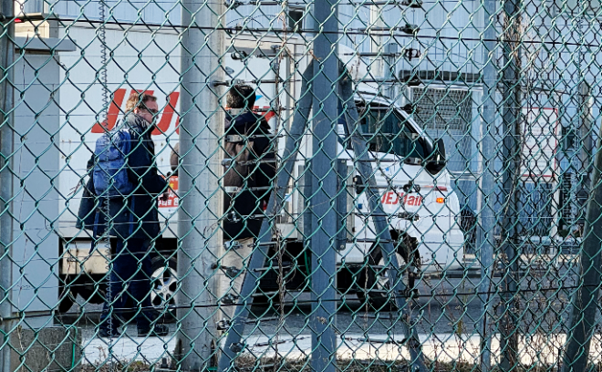 영국 보험사 사고조사인 참사 현장 방문 전경.(사진=연합뉴스)