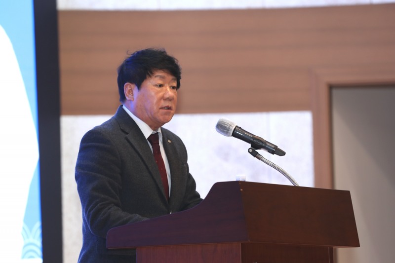 2일(목) 신협중앙회관 대강당에서 개최된 2025년 시무식에서 김윤식 신협중앙회장이 신년사를 발표하고 있다. 사진=신협중앙회