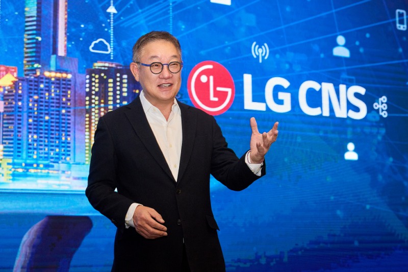 LG CNS CEO 현신균 사장이 9일 서울 여의도 콘래드호텔에서 열린 기업공개(IPO) 기자간담회에서 발표를 하고 있는 모습. 사진=LG CNS