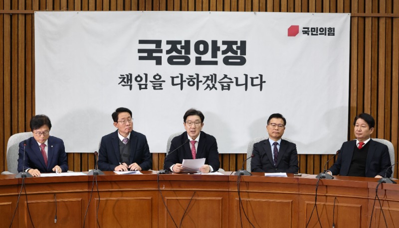 국민의힘 권성동 원내대표가 10일 국회에서 열린 원내대책회의에 참석해 발언하고 있다. (사진=연합뉴스)