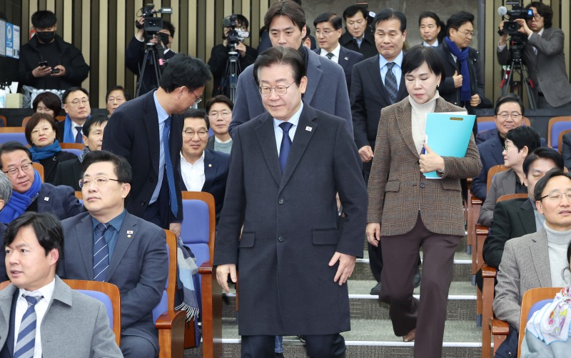 이재명 "윤 대통령 체포, 안타까운 일... 이제 헌정질서 회복·민생 집중할 때"