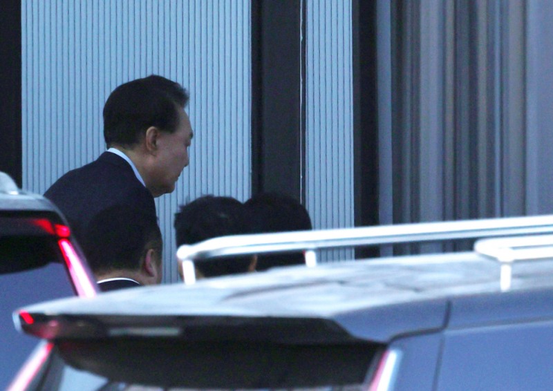 윤석열 대통령, 내란·직권남용 혐의로 공수처에 출석하고 있다.(사진=연합뉴스)