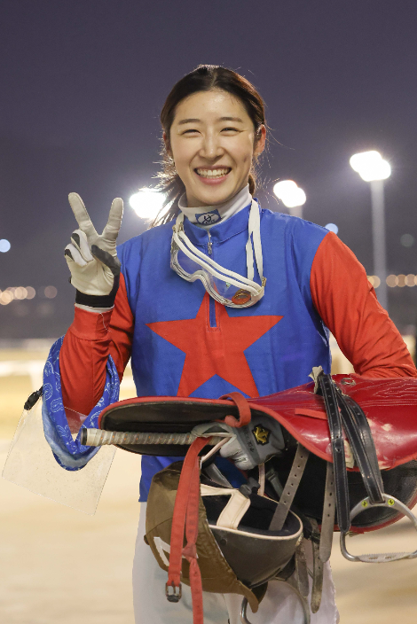 지난 12일 제11경주에 출전한 김효정 기수. 사진= 마사회