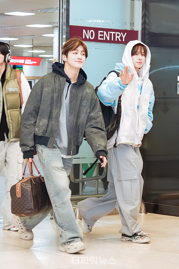 투어스지훈-경민,김포국제공항입국