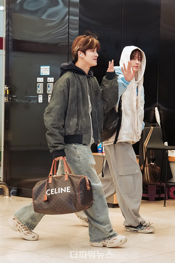 투어스지훈-경민,김포국제공항입국