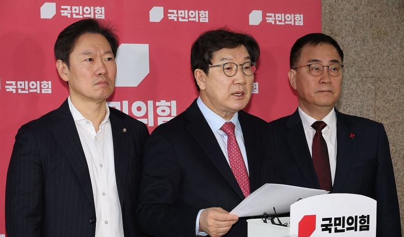 이진숙 방통위원장 탄핵소추 기각 관련 입장 발표하는 권성동 원내대표(사진=연합뉴스)