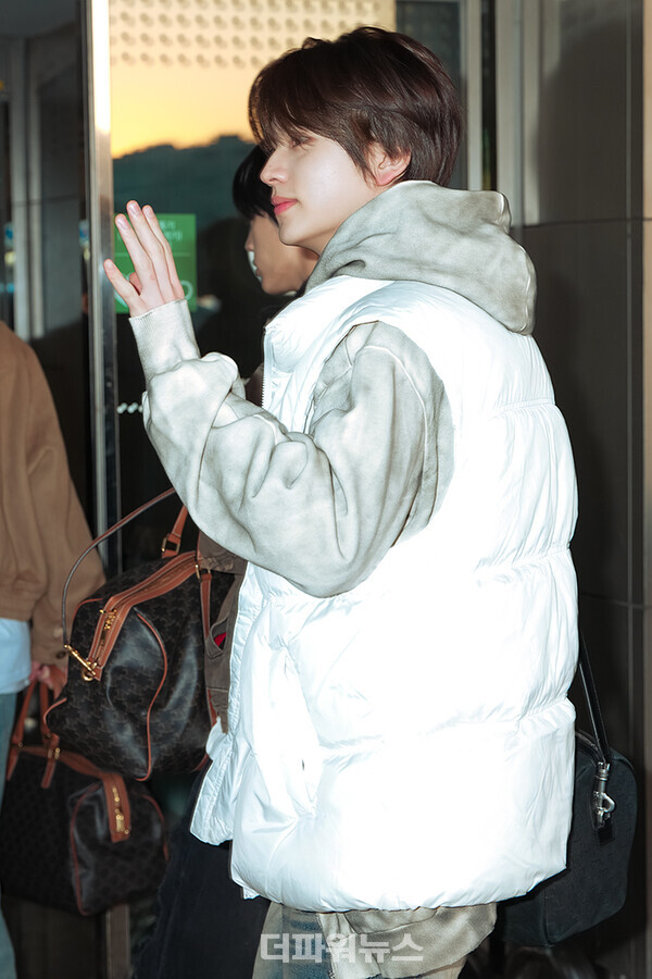 투어스신유,김포국제공항출국