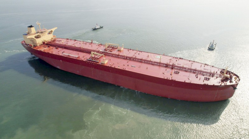 SK해운의 31만 8천톤급 초대형 유조선 씨브레이브(C.BRAVE)호가 오션와이즈를 장착하고 최적 항로 운항 실증에 나선 모습.(사진=HD현대마린솔루션)