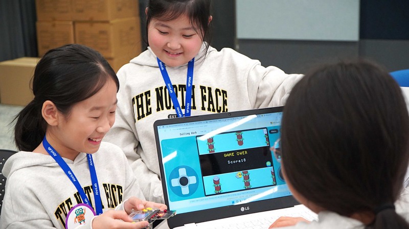 안랩, 임직원 자녀 대상 ‘2025 겨울시즌 미래상상 코딩캠프’ 진행